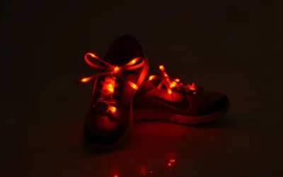 Párty tkaničky do bot – LED červené